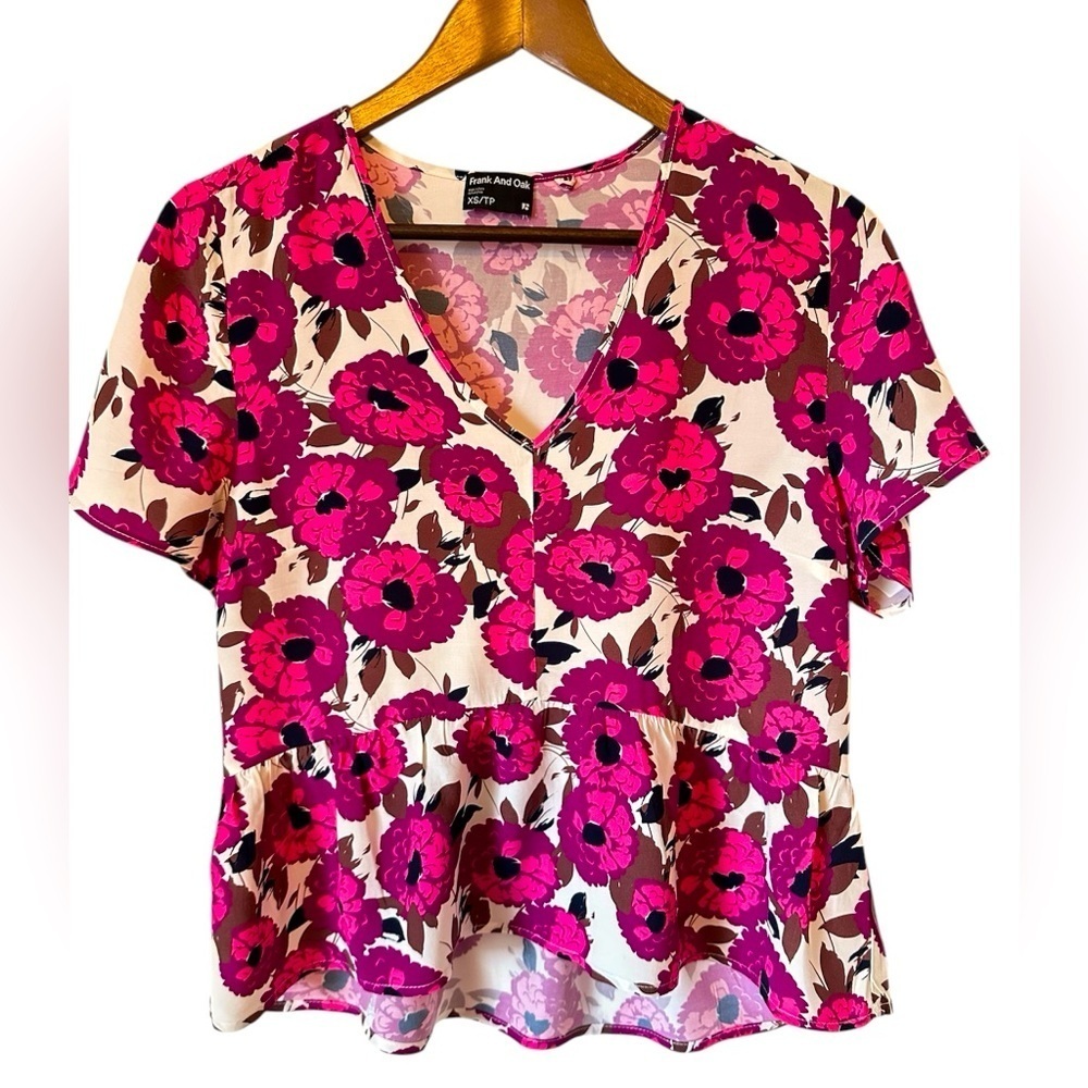New Frank and Oak women's floral short sleeves top high low V-neck XS hot pink